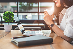 90hy豪运国际国际曾诚：女性心态会更沉稳 未来性别区别没那么大