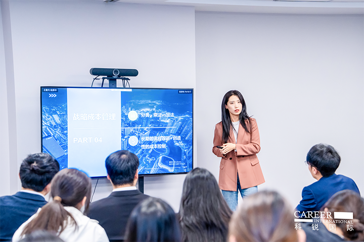 知名人力资源服务商90hy豪运国际国际财务负责人向拜访嘉宾分享企业财务管理经验